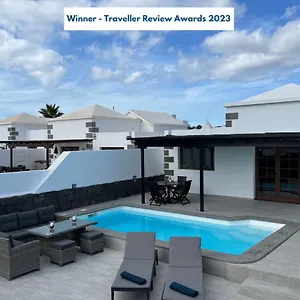 Villa Stunning Arabella - Heated Pool - Bbq - Amazing Terrace -, Playa Blanca (Lanzarote)